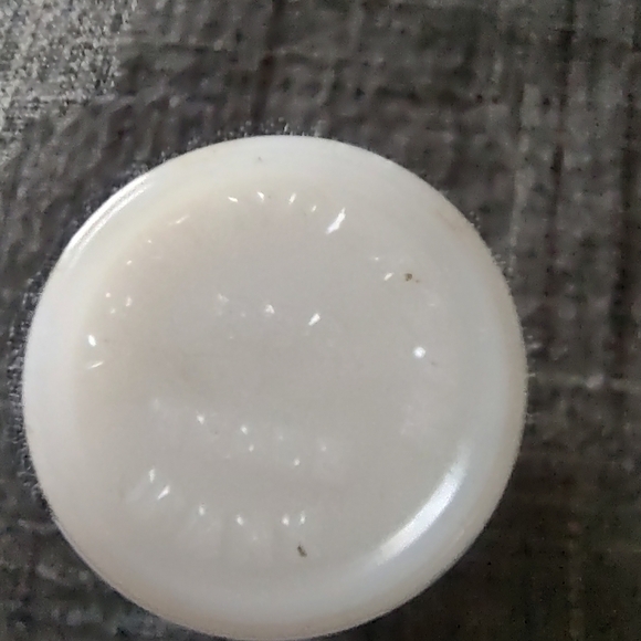1930s Mentholaltum  Cream Jar Small Round Milk Glass  2” X 1.1/2” - Picture 4 of 7